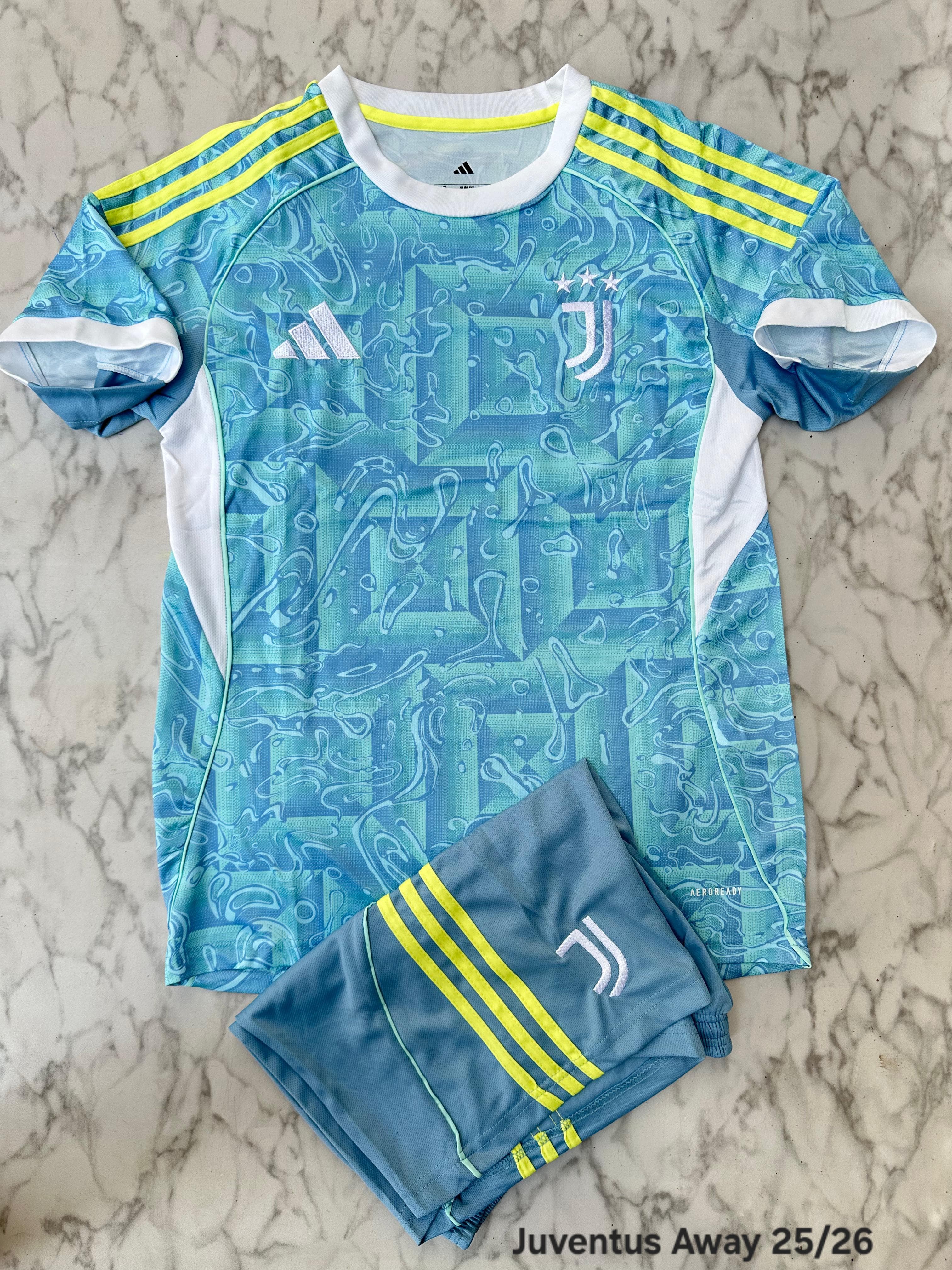 Juventus Away 25/26 Football Jersey Set (Jersey + Shorts)