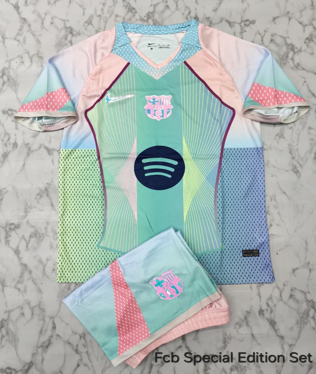 FC Barcelona Green / Pink Special Edition Football Jersey Set (Jersey + Shorts)